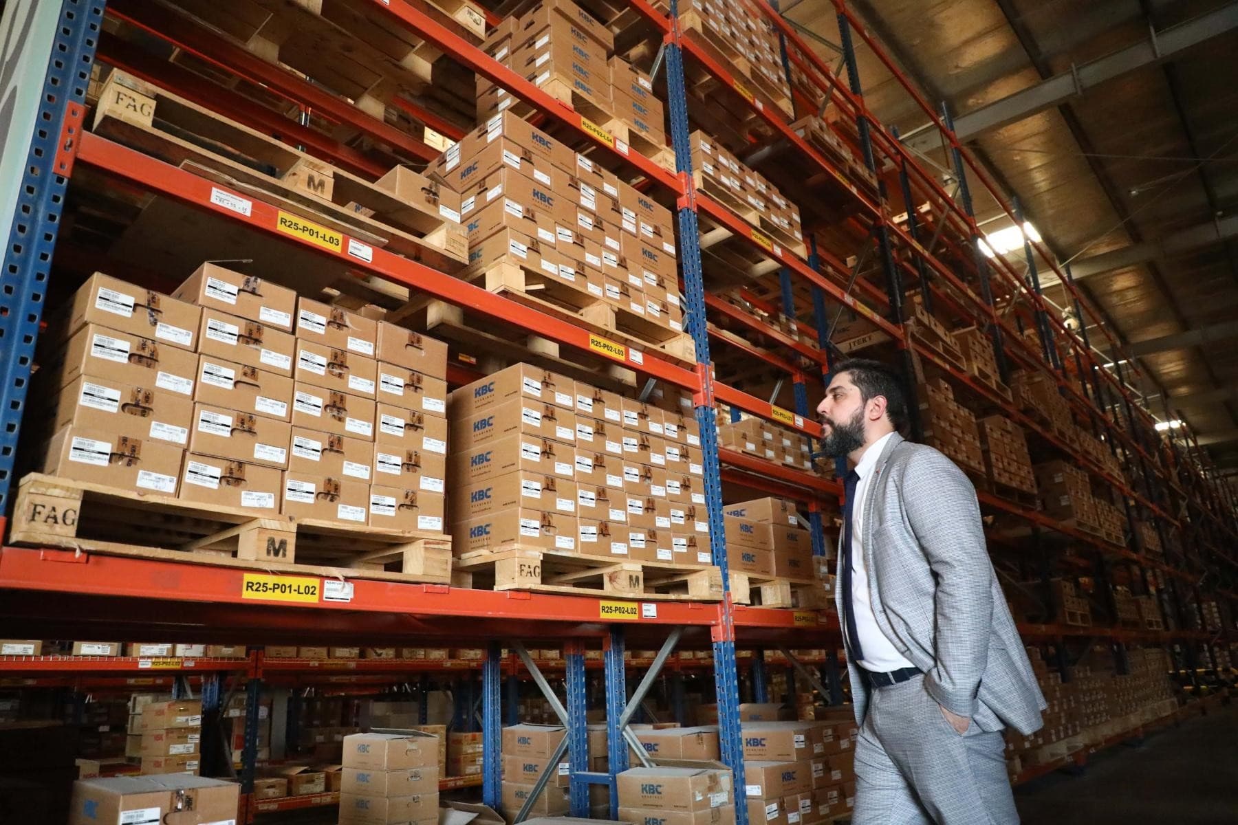 Pasillos de inventario de rodamientos